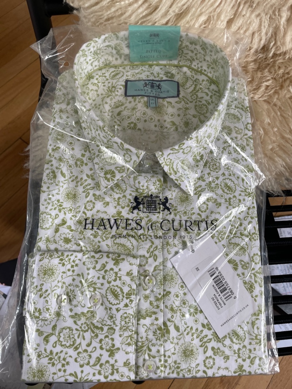 Women’s Hawkes British Green Floral Print Cotton Shirt.